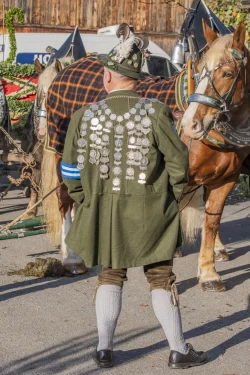 Leonhardifahrt in Hundham