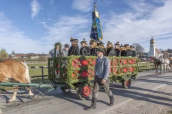 Leonhardifahrt in Hundham