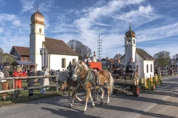 Leonhardifahrt in Hundham